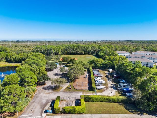 624 NE BENT PADDLE Lane, Port St. Lucie, FL 34983