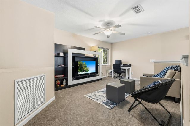624 NE BENT PADDLE Lane, Port St. Lucie, FL 34983