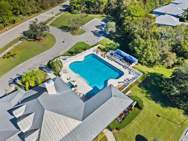624 NE BENT PADDLE Lane, Port St. Lucie, FL 34983