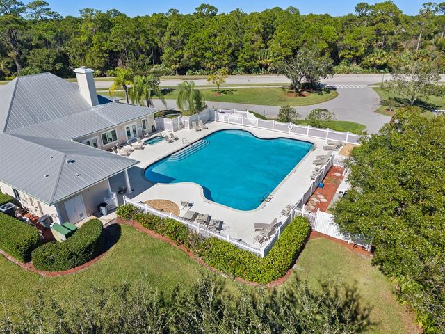 624 NE BENT PADDLE Lane, Port St. Lucie, FL 34983