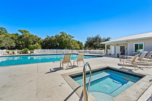 624 NE BENT PADDLE Lane, Port St. Lucie, FL 34983