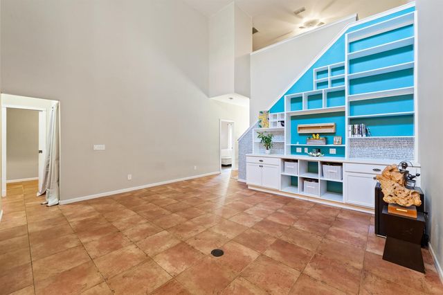 624 NE BENT PADDLE Lane, Port St. Lucie, FL 34983