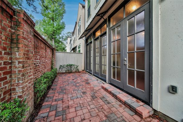 42 Wooded Park Place, The Woodlands, TX 77380