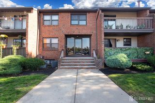 135 Beverly Hill Terr B, Woodbridge Proper, NJ 07095