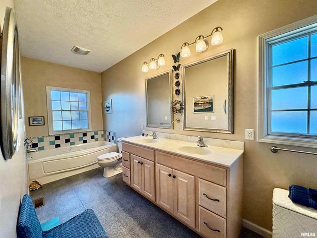 109 ADELE Court, Jacksonville, IL 62650