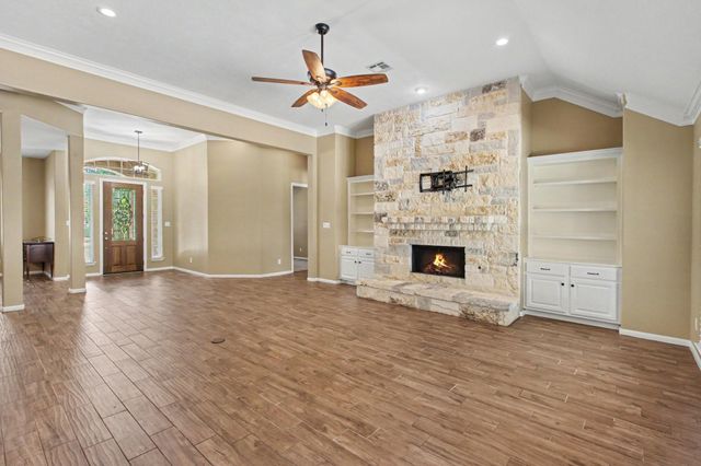 52 La Jolla Circle, Montgomery, TX 77356