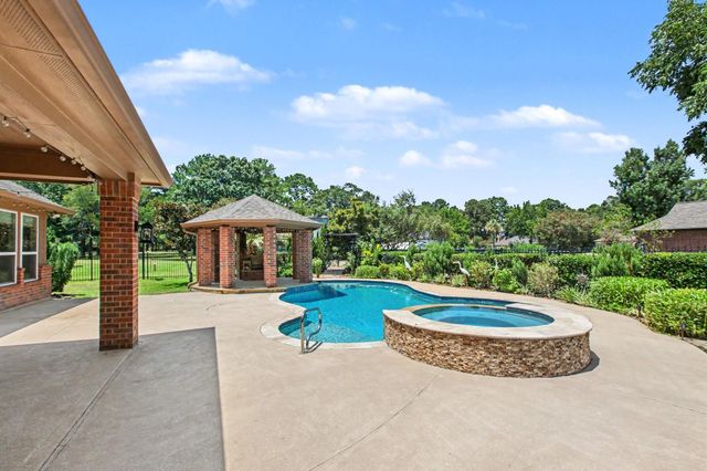 52 La Jolla Circle, Montgomery, TX 77356