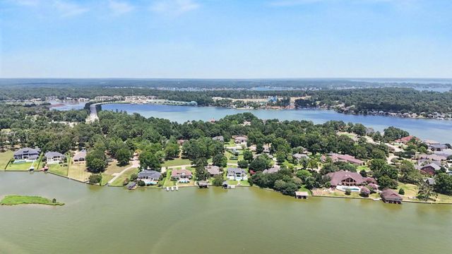52 La Jolla Circle, Montgomery, TX 77356