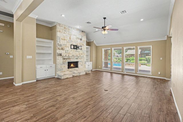 52 La Jolla Circle, Montgomery, TX 77356