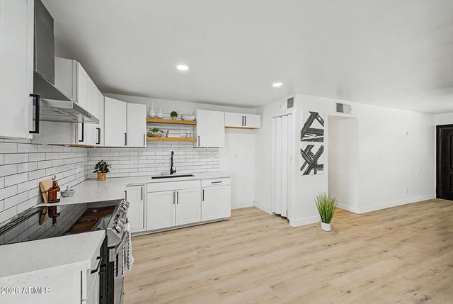 6727 W PIERSON Street, Phoenix, AZ 85033