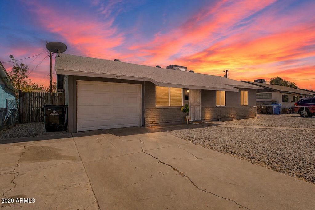 6727 W PIERSON Street, Phoenix, AZ 85033