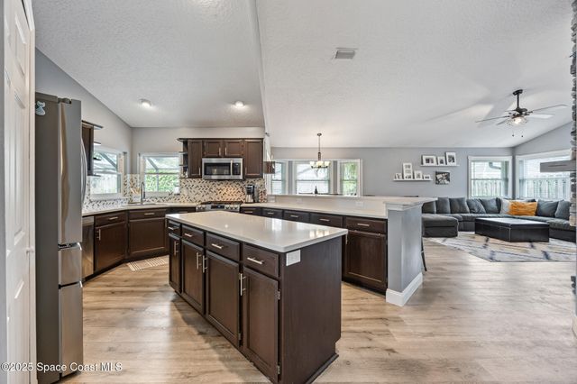 1914 Glen Meadows Circle, Melbourne, FL 32935