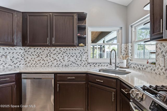 1914 Glen Meadows Circle, Melbourne, FL 32935