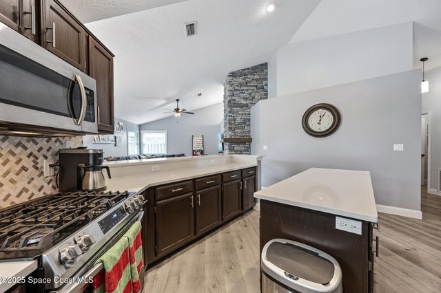 1914 Glen Meadows Circle, Melbourne, FL 32935