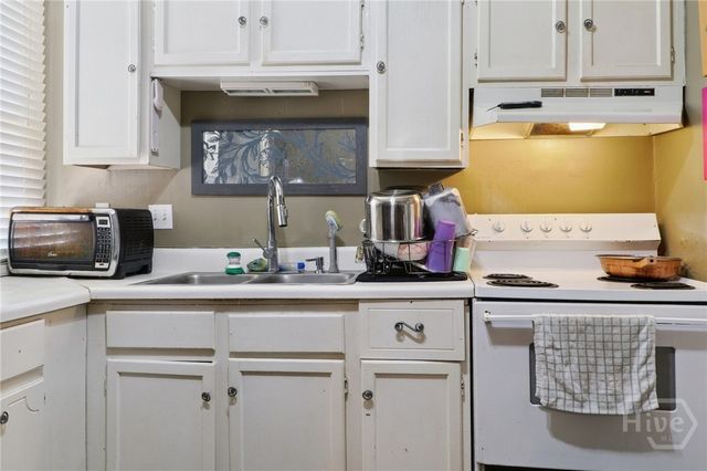 545 E Macon Street, Savannah, GA 31401