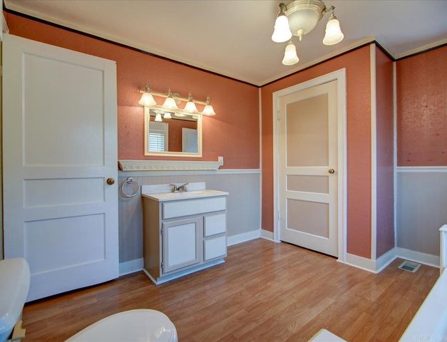 117 Waverly Street, Hot Springs, AR 71913