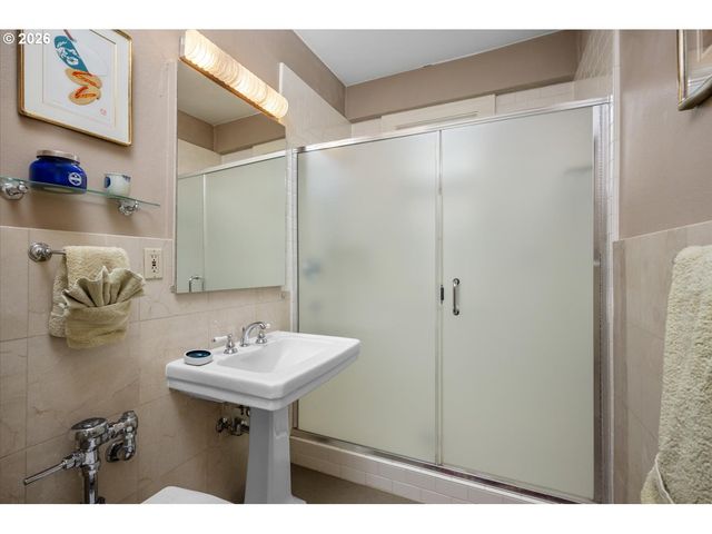 1209 Sw 6TH Ave, Portland, OR 97204