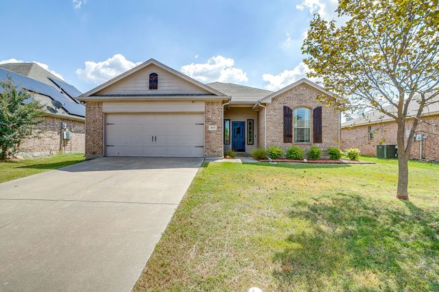 405 Stonegate Boulevard, Alvarado, TX 76009