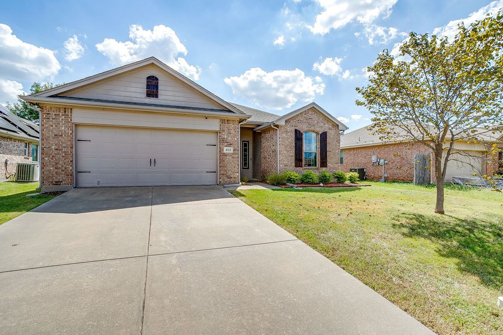 405 Stonegate Boulevard, Alvarado, TX 76009
