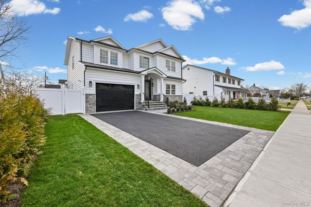 27 Grape Lane, Hicksville, NY 11801