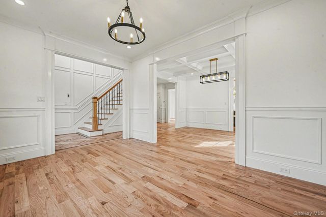 27 Grape Lane, Hicksville, NY 11801