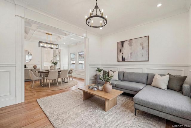 27 Grape Lane, Hicksville, NY 11801