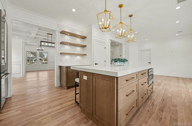 27 Grape Lane, Hicksville, NY 11801