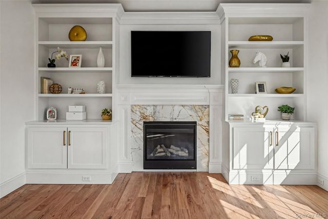 27 Grape Lane, Hicksville, NY 11801