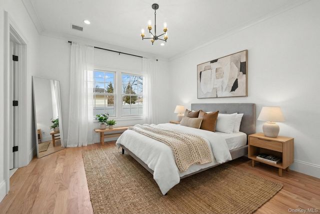 27 Grape Lane, Hicksville, NY 11801