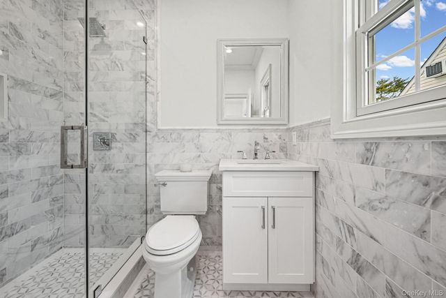 27 Grape Lane, Hicksville, NY 11801