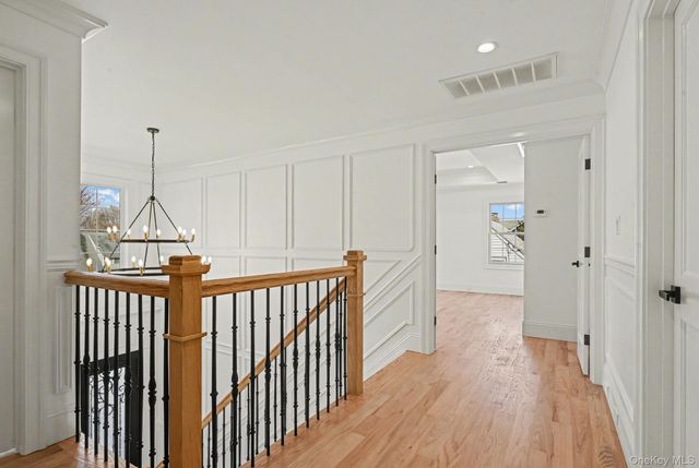 27 Grape Lane, Hicksville, NY 11801