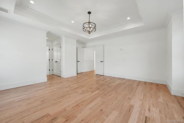 27 Grape Lane, Hicksville, NY 11801