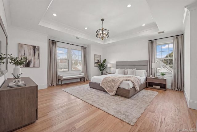 27 Grape Lane, Hicksville, NY 11801