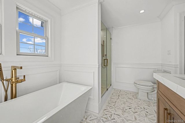 27 Grape Lane, Hicksville, NY 11801