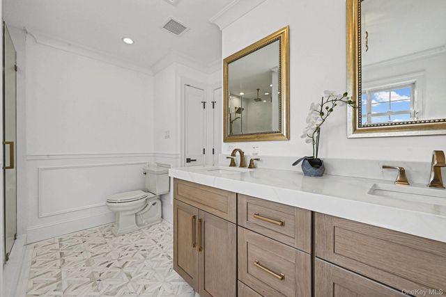 27 Grape Lane, Hicksville, NY 11801