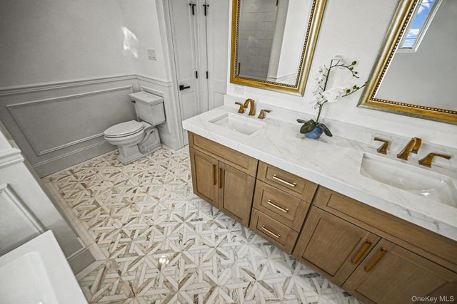 27 Grape Lane, Hicksville, NY 11801