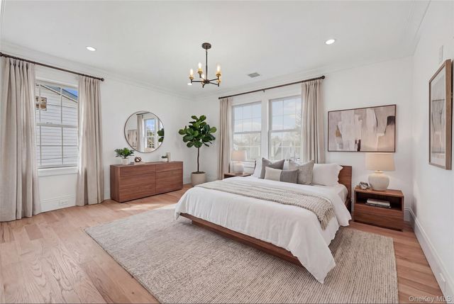 27 Grape Lane, Hicksville, NY 11801