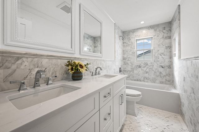 27 Grape Lane, Hicksville, NY 11801