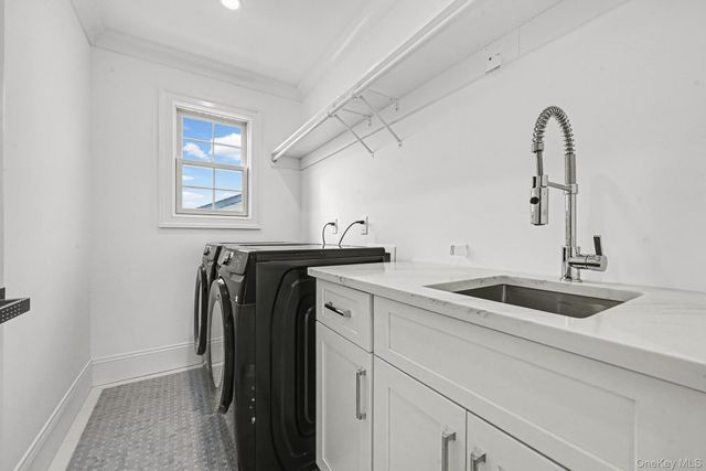 27 Grape Lane, Hicksville, NY 11801