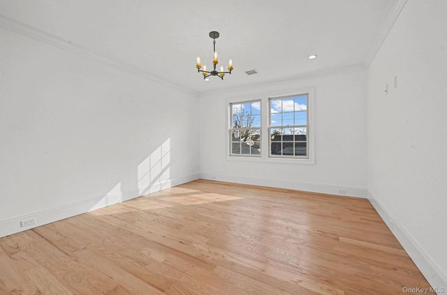 27 Grape Lane, Hicksville, NY 11801