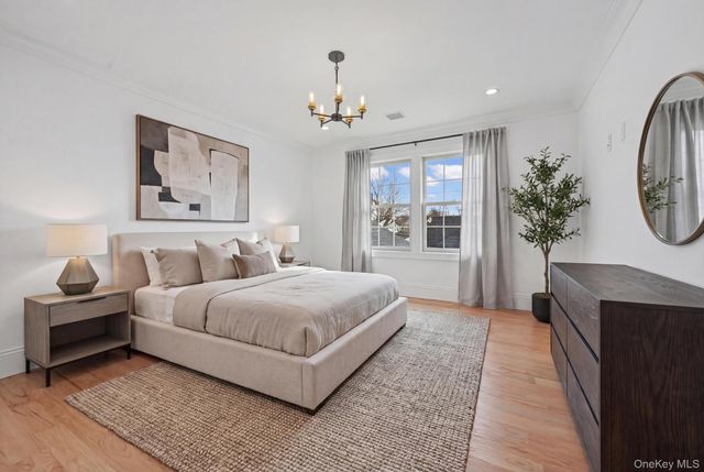 27 Grape Lane, Hicksville, NY 11801