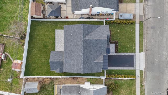 27 Grape Lane, Hicksville, NY 11801