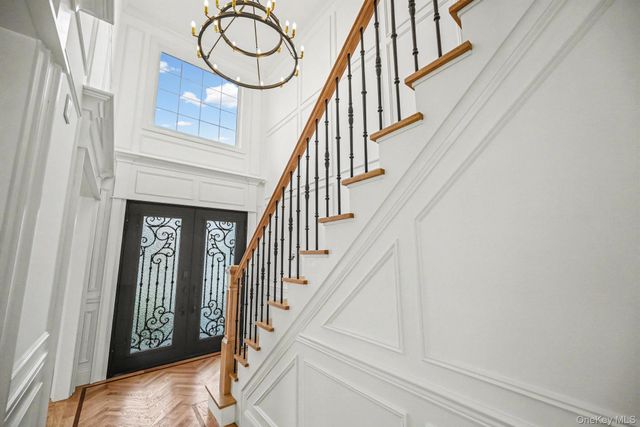 27 Grape Lane, Hicksville, NY 11801