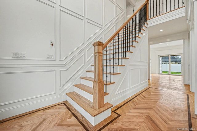 27 Grape Lane, Hicksville, NY 11801