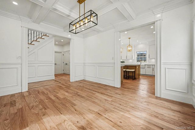 27 Grape Lane, Hicksville, NY 11801