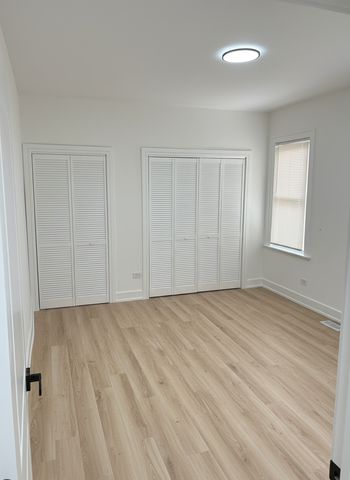 7606 S Paxton Avenue, Chicago, IL 60649