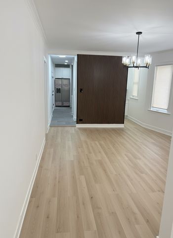 7606 S Paxton Avenue, Chicago, IL 60649