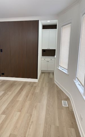 7606 S Paxton Avenue, Chicago, IL 60649