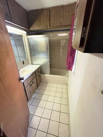 6761 Piedmont Street, Detroit, MI 48228