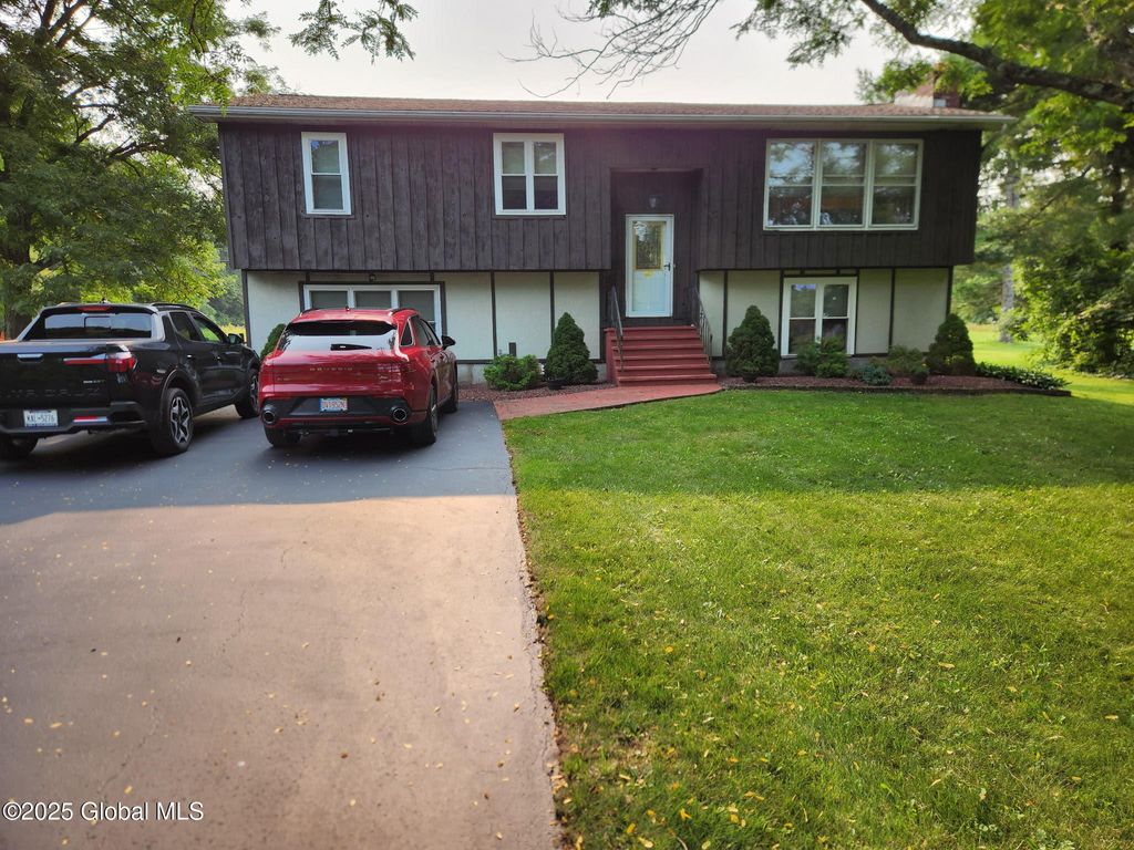 11 Empire Drive, Poestenkill, NY 12140